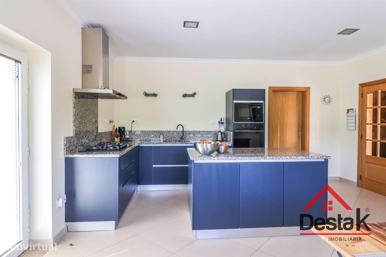 Fantástica Moradia isolada V4 em Lordosa, Viseu-16