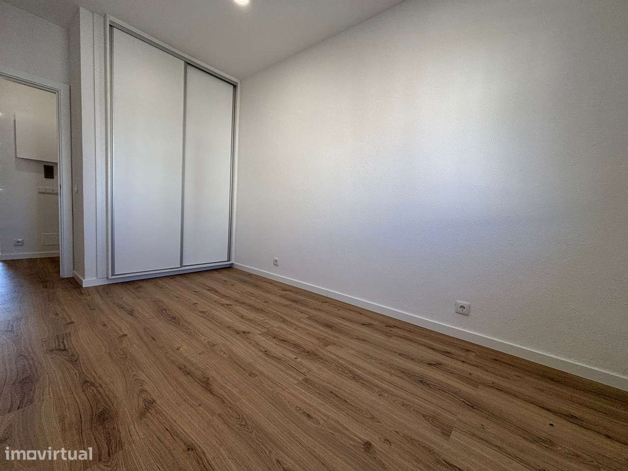 Apartamento T2 com 2 Varandas, Arrecadação e Estacionamento, Santana - Grande imagem: 4/15