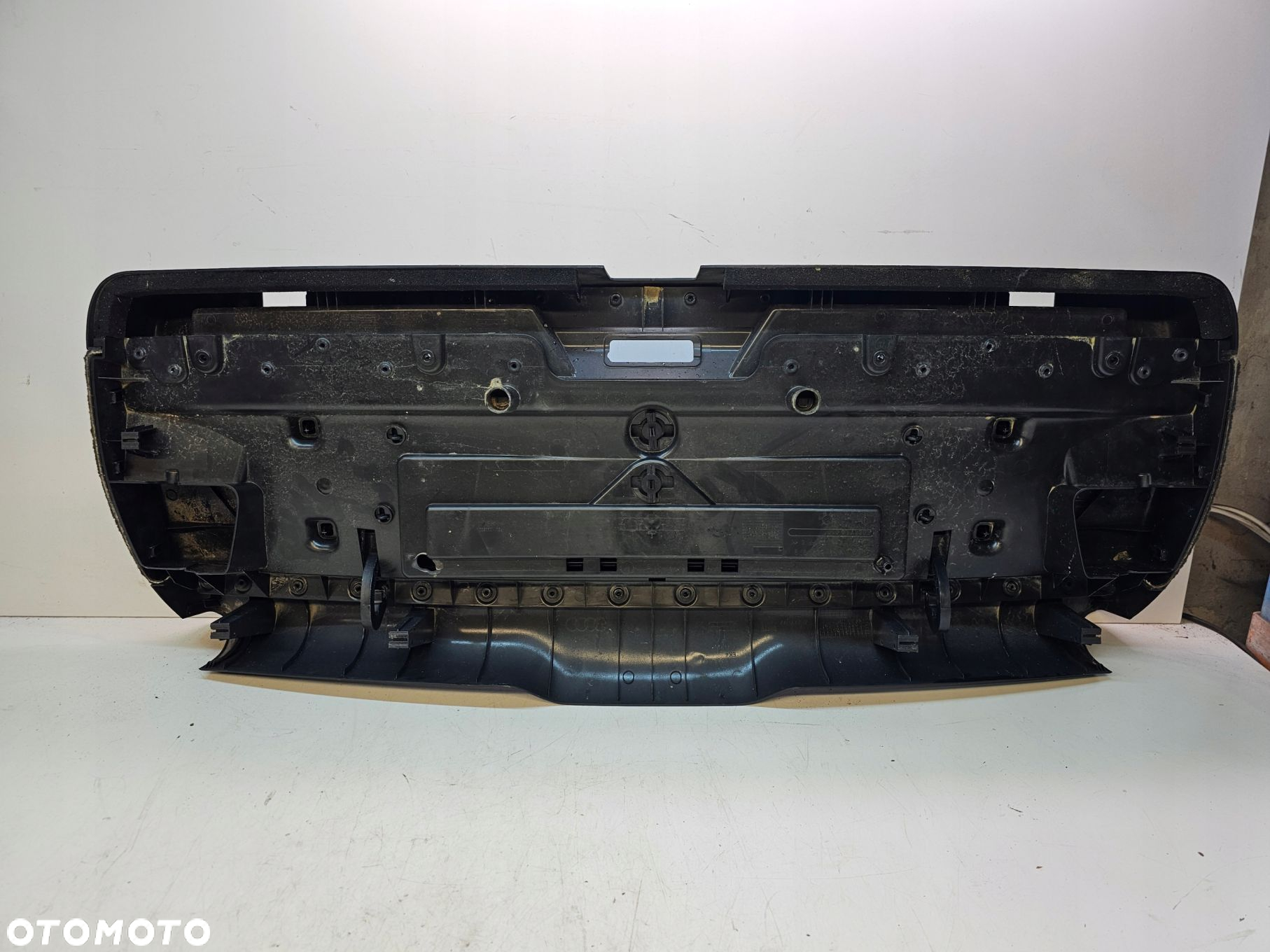 OSŁONA KLAPY BAGAŻNIKA AUDI A6 C6 AVANT 4F9867979 - 6