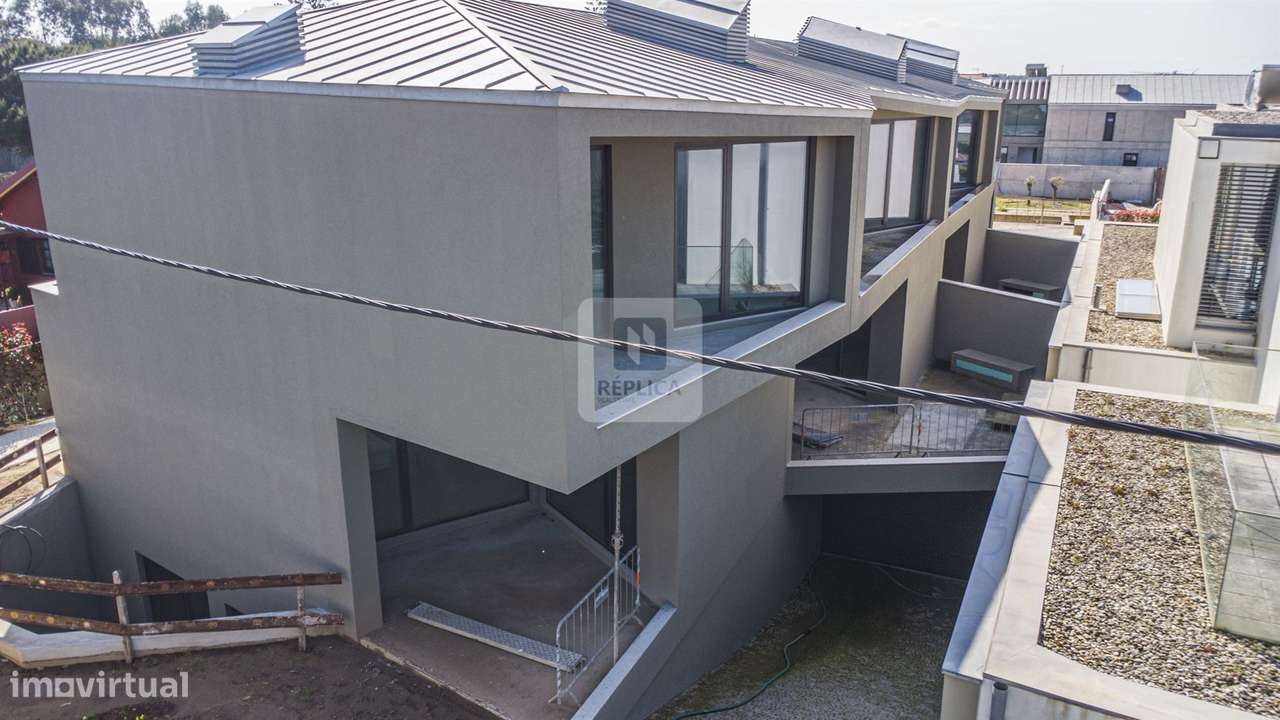 Moradia T3+1 em Canidelo a escassos metros da linha de mar-43