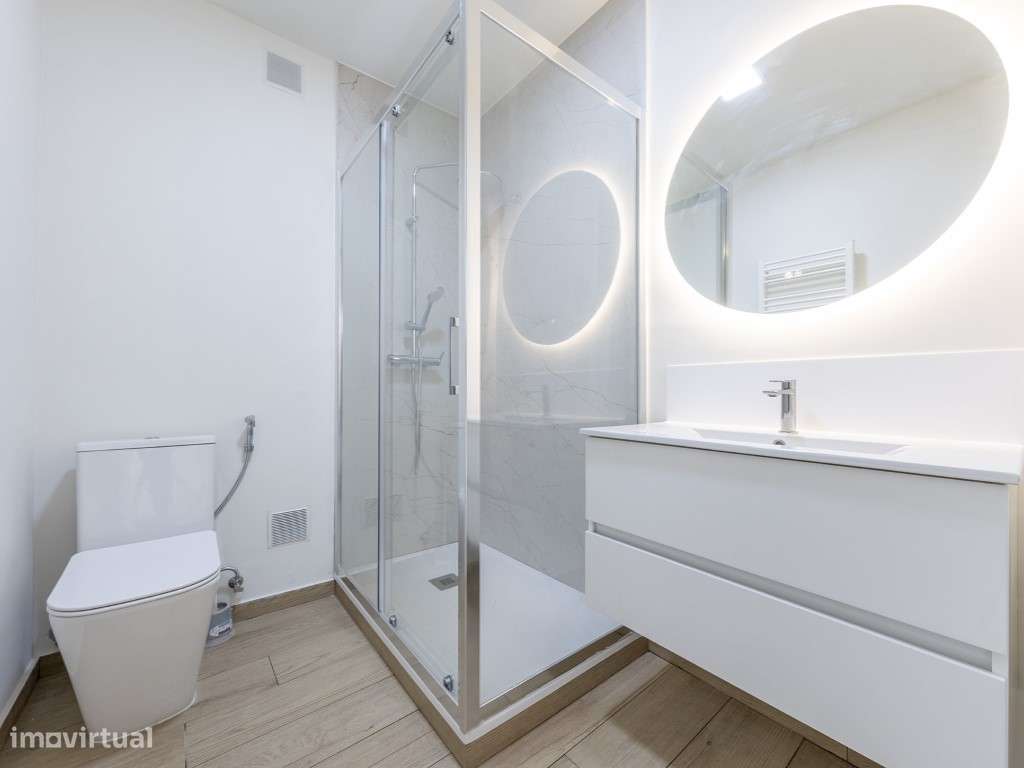 T2 Totalmente Remodelado na Damaia | Junto às Portas de Benfica-12