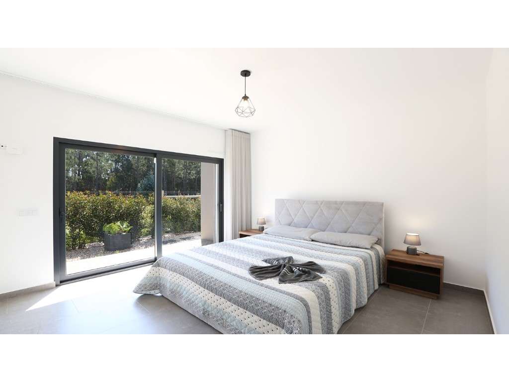 Moradia T4 Contemporânea com Piscina, Jardim e Excelente Localizaçã...-27