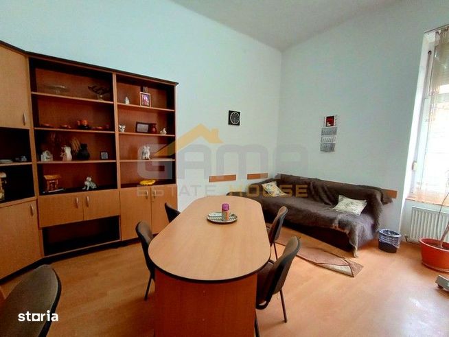 Apartament 2 camere la parter in zona Centrala