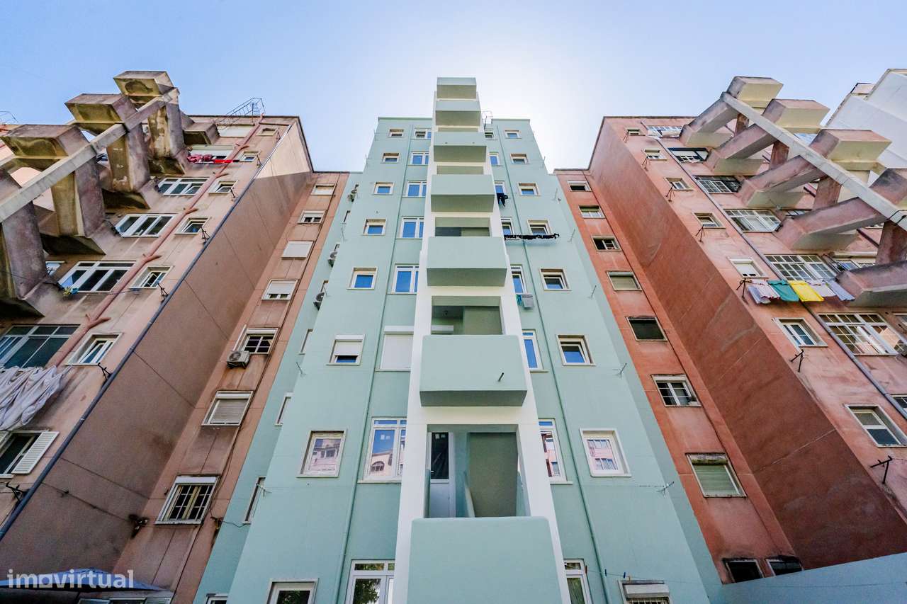 T2+1 Totalmente renovado com piscina | Penha de França |-37