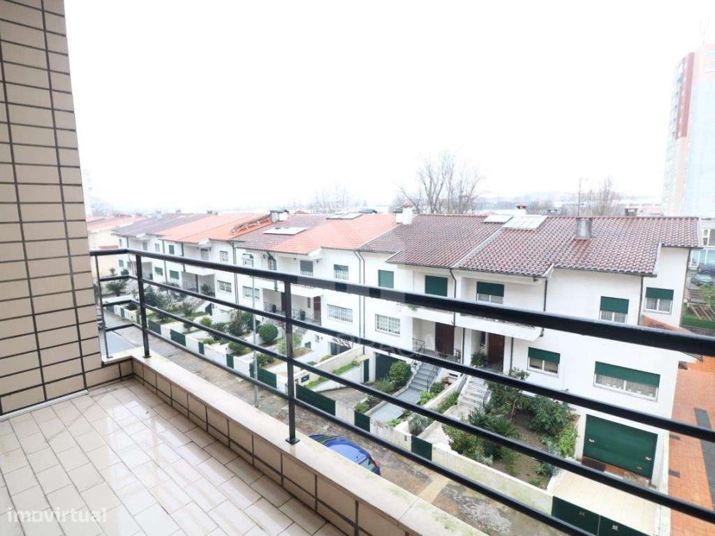 Venda de Apartamento T3 em Lomar-21