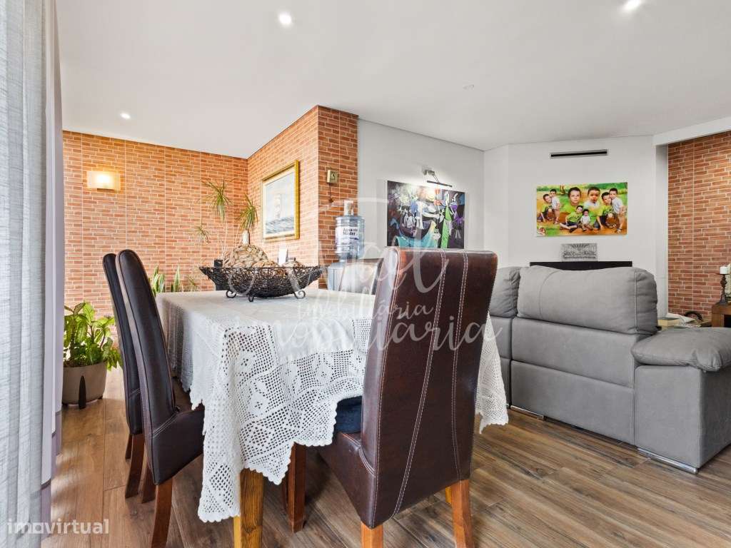 Duplex T5 no centro de Ponte de Lima com terraço panorâmico e 2 gar...-16