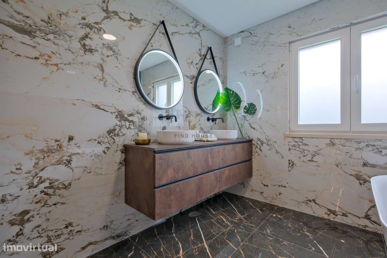 Moradia T4 de Luxo Totalmente Remodelada na Herdade da Aroeira-19