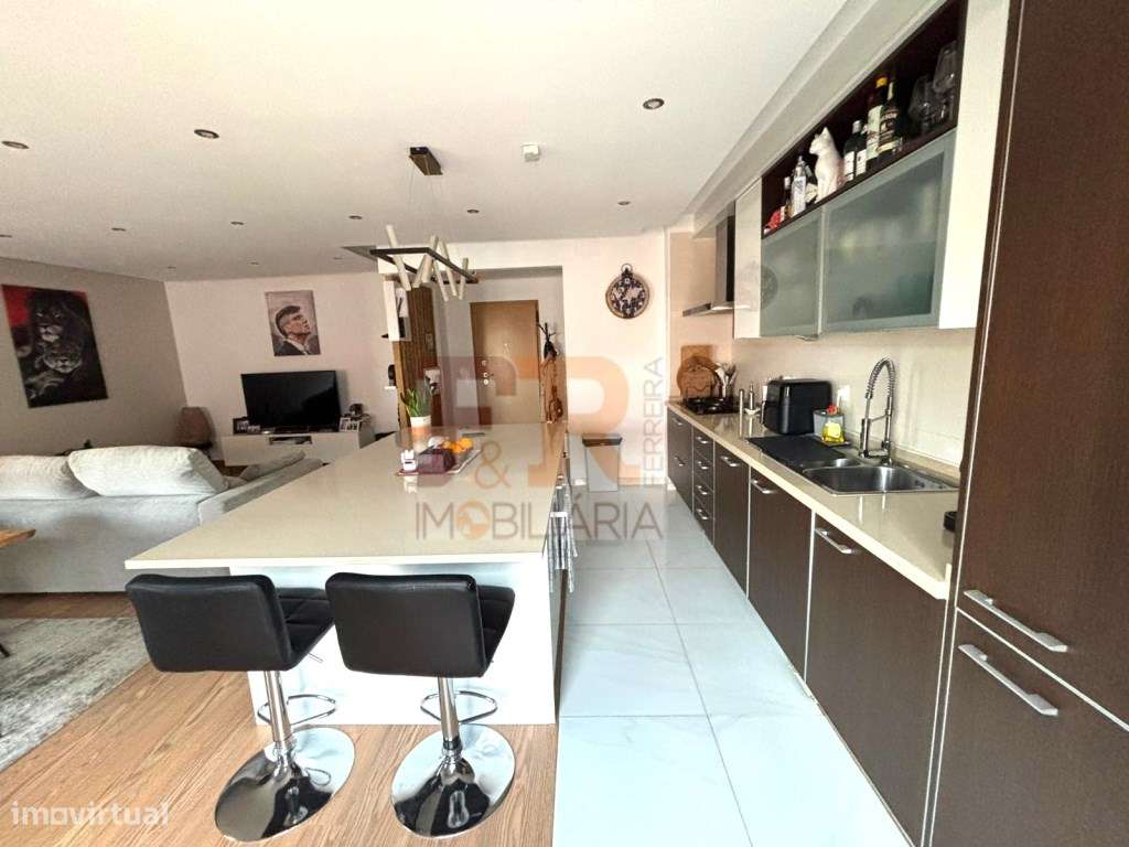 'Excelente' Apartamento T2 Moderno com Varanda ,Parqueamento Amadora-6