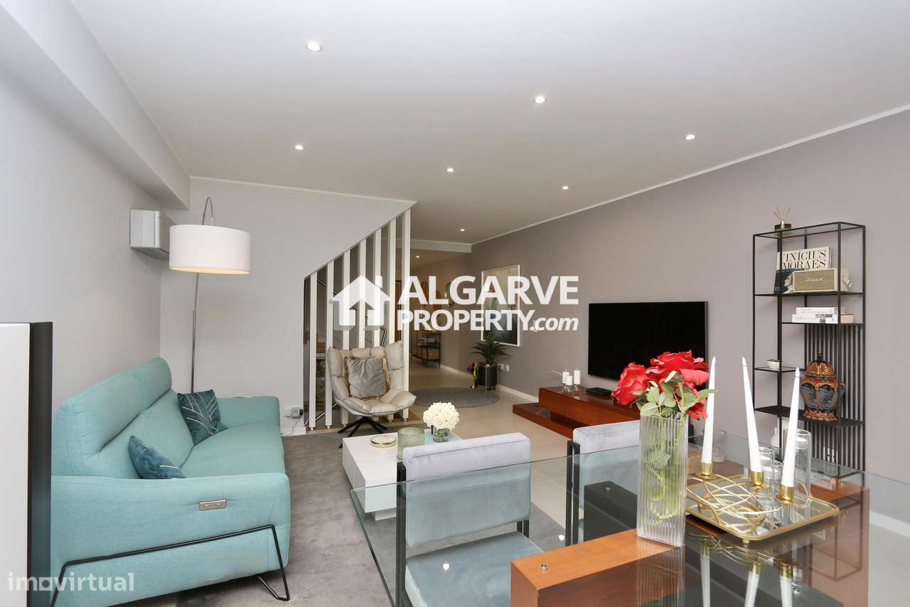 Moradia geminada V3+1 renovada em condomínio exclusivo com piscina em - Grande imagem: 3/47