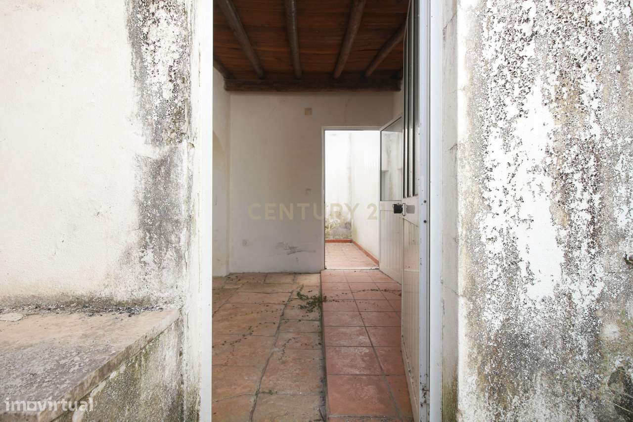 Apartamento e arrumos para venda em Borba-15