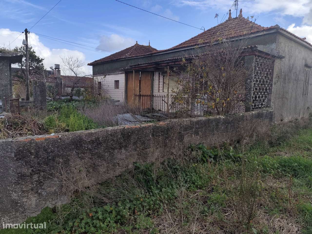 Moradia para Restaurar com Terreno – Excelente Potencial Construtivo - Grande imagem: 5/7