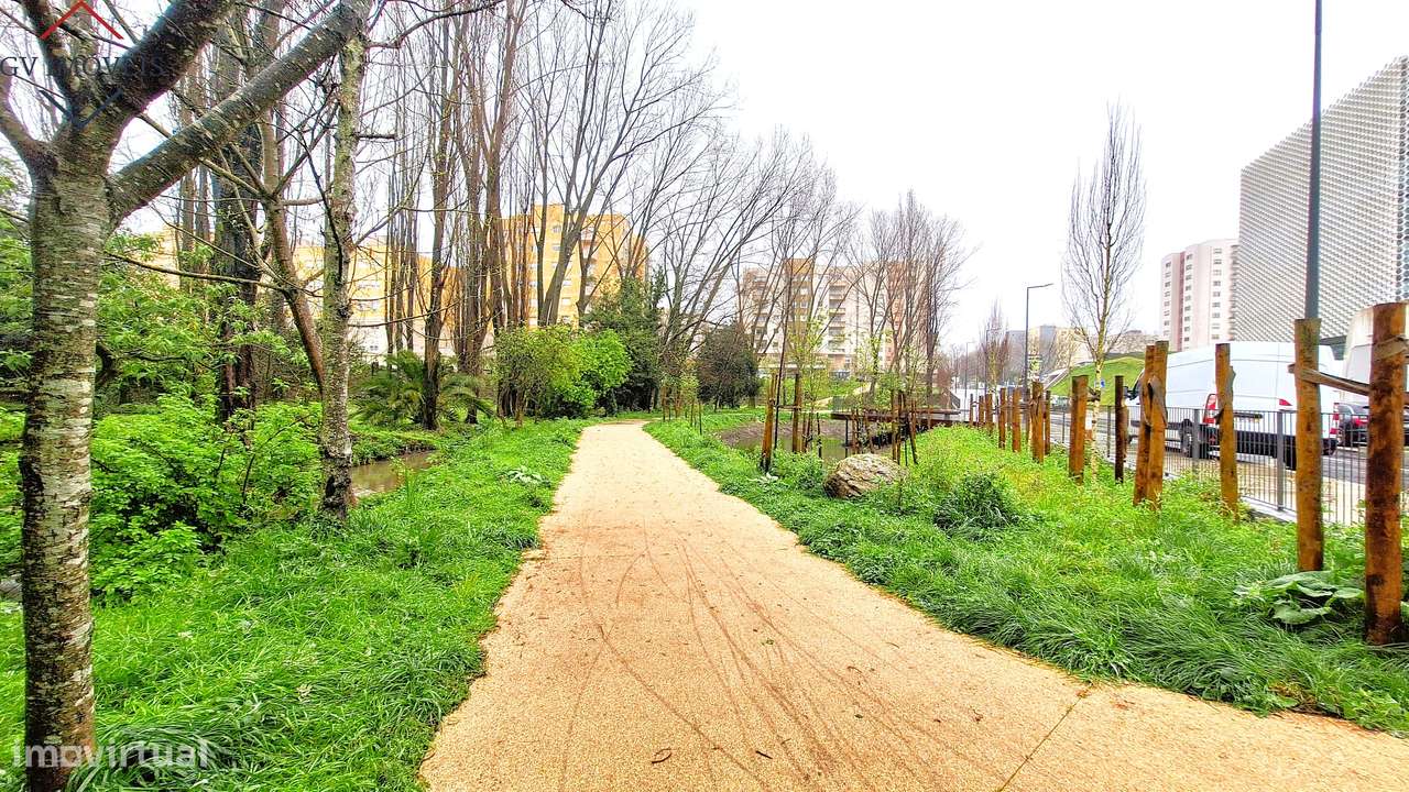 Excelente T1+1  Rua John Whitehead-26