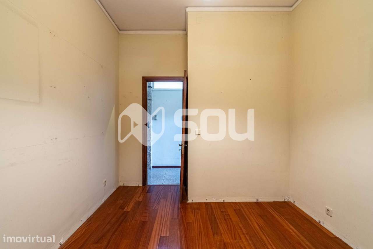 Casa Senhorial T7 num Lote de 3.320m² em Leça do Balio com-11