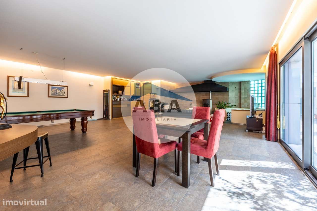 Exclusiva Propriedade de Luxo com Áreas Generosas e Próxima das Praias-57