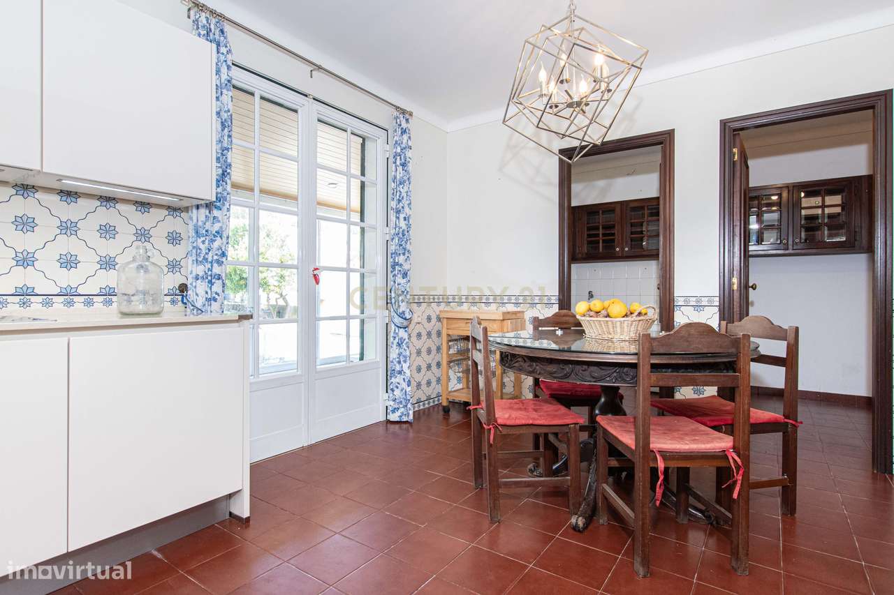 T4 +1 com jardim, piscina e garagem-11