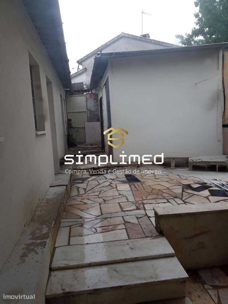 Moradia T2 localizada em Tomar com Logradouro-18