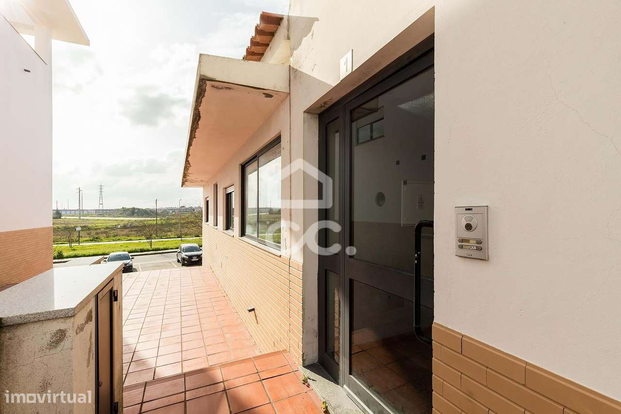 Apartamento T2 de Rés do Chão c/ Varanda e Lugar de Garagem | Villas d-17