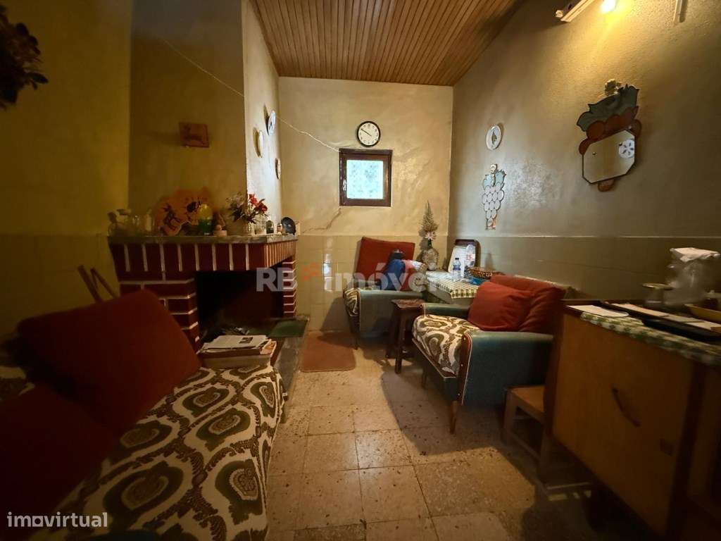 Moradia T3 situada numa aldeia do concelho de Tomar. - Grande imagem: 4/24