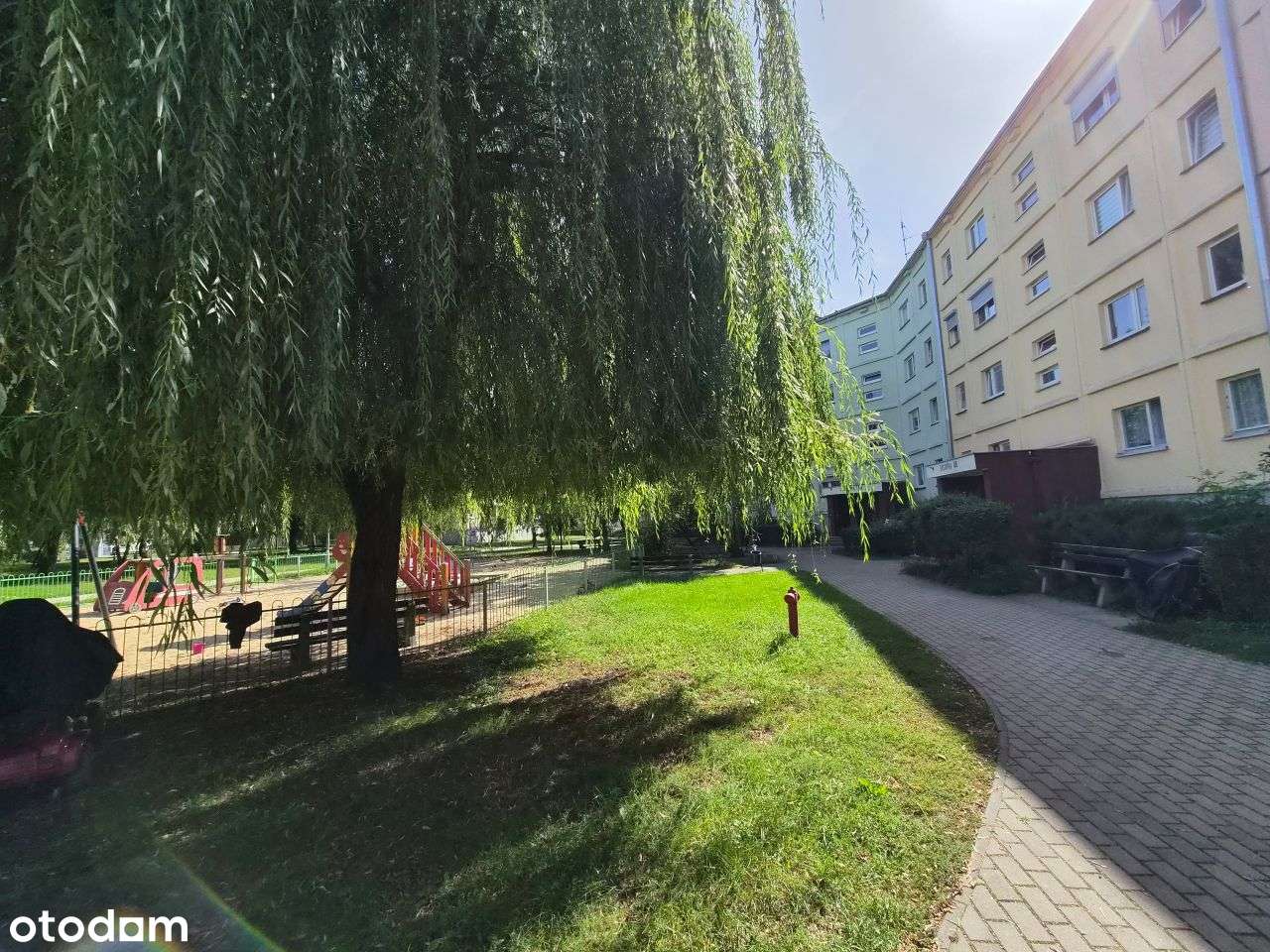 Klasyczna elegancja, dużo przestrzeni i gotowe do zamieszkania!-19