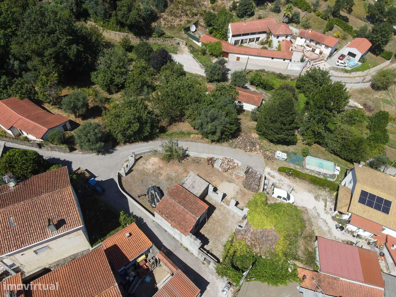 Casa para restaurar com terreno - Grande imagem: 4/22