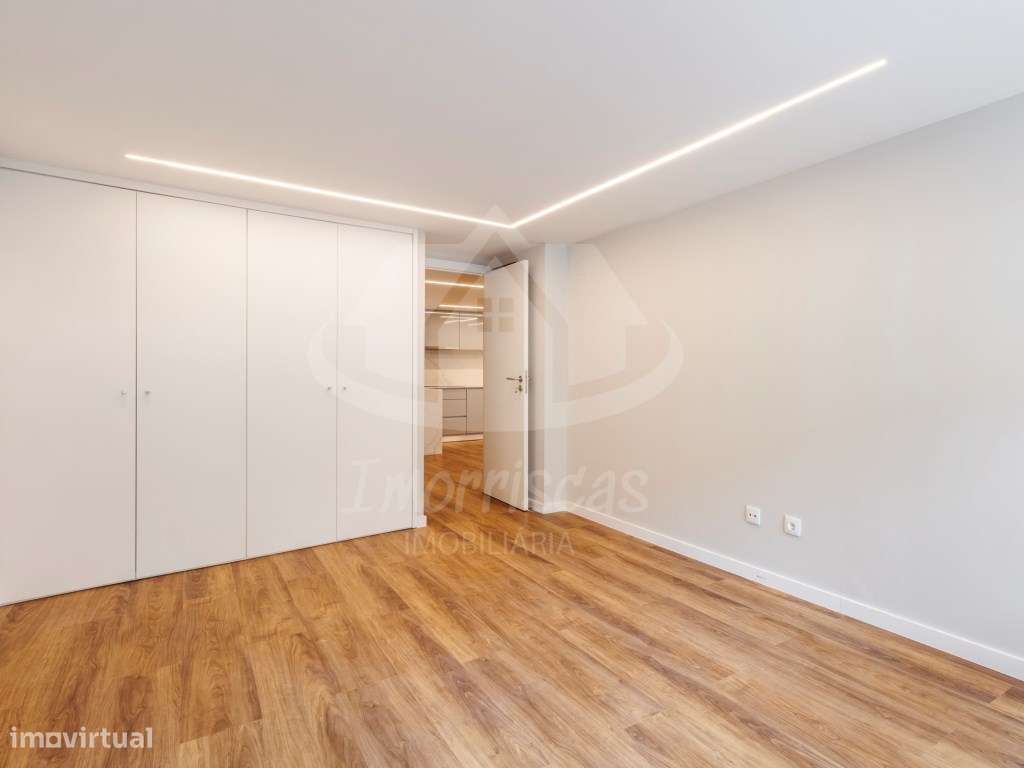 T3 Duplex Remodelado com Entrada Independente no Centro de Sacavém-42
