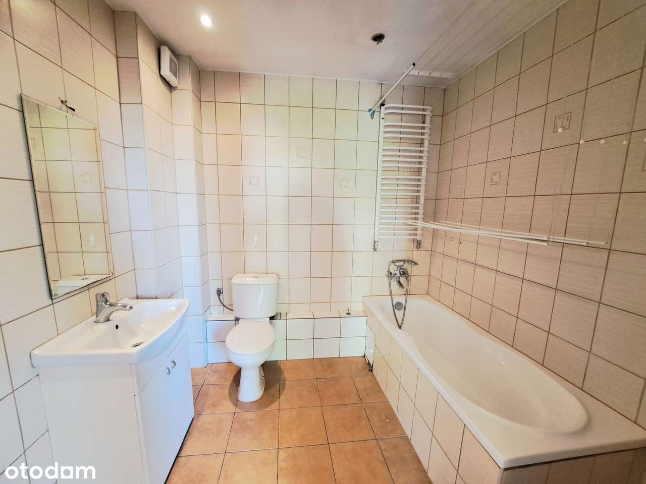 Przestronny dom z garażem i ogrodem w mieście-10