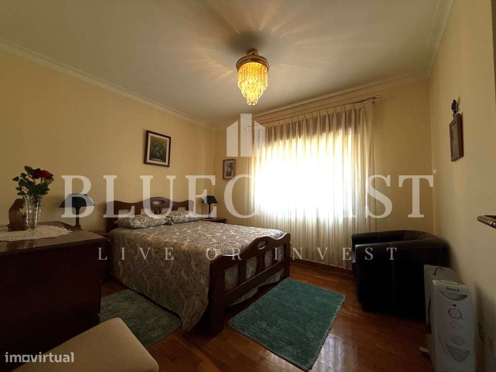 Moradia V4 com 3 Pisos - Espaço e Conforto-29