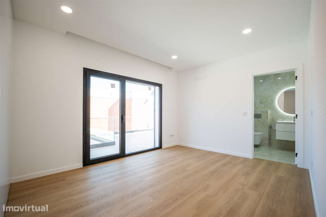 Moradia T4 NOVA em Maceira, Leiria-39
