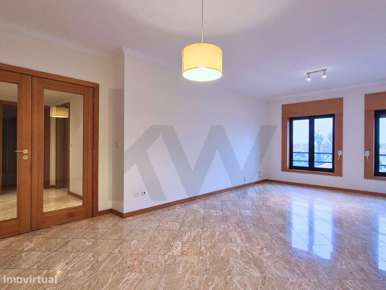 Apartamento T2 com garagem em Lordelo do Ouro, Porto - Grande imagem: 2/25