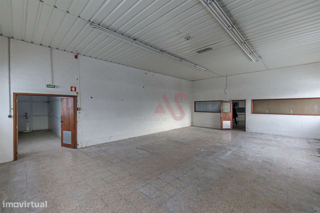 Armazém Industrial com Ampla Área de Terreno (2 Lotes Incluídos) - Reg - Grande imagem: 5/28