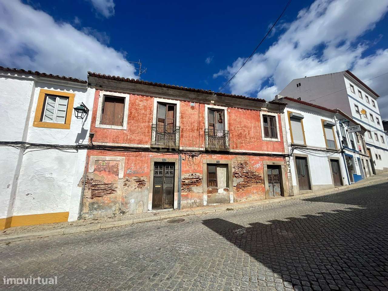 Imóvel para Remodelação Total no Centro de Montemor-o-Novo com 386m² d - Grande imagem: 3/7