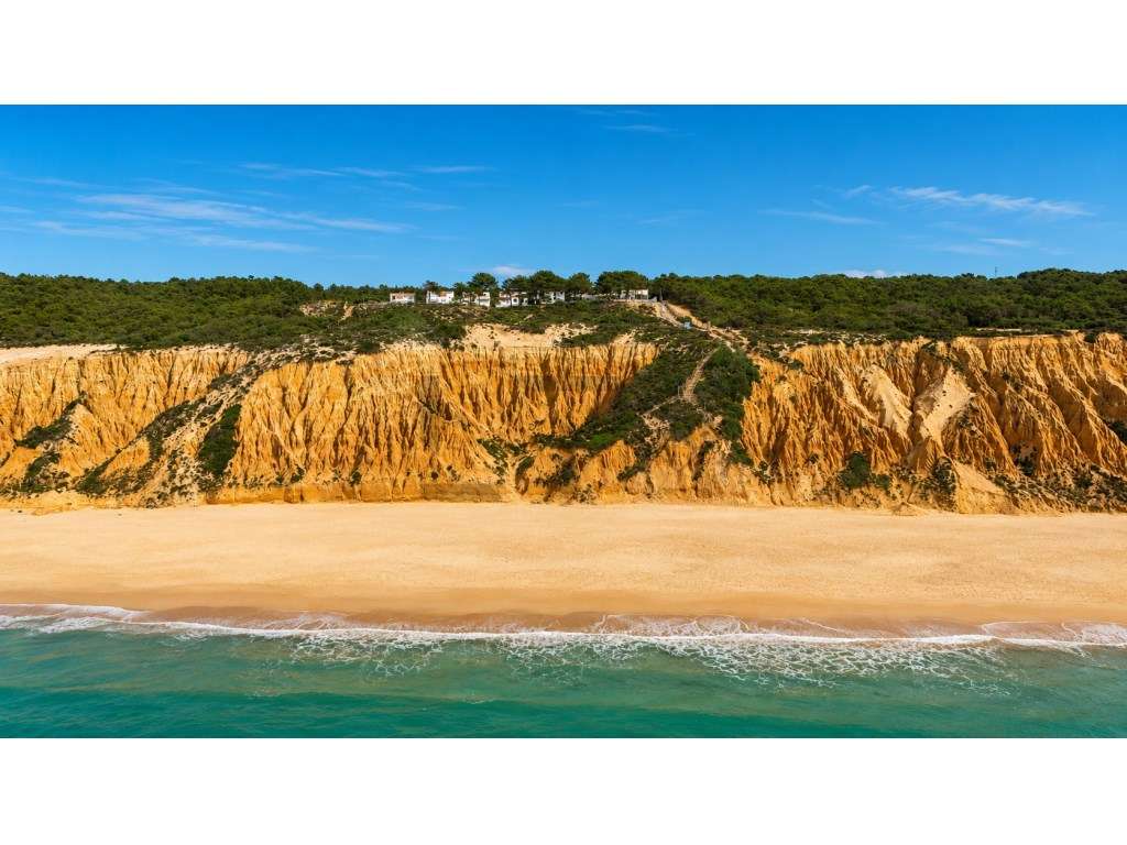 Moradia de Sonho T4+1 para Venda com Total Vista Mar, junto à Praia...-49