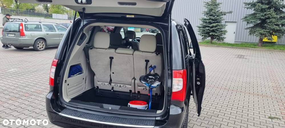 Chrysler Town & Country 3.6 Limited - 8