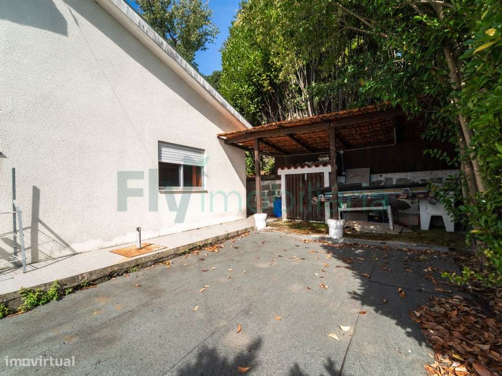 MORADIA TÉRREA COM GRANDE POTENCIAL | GARAGEM E JARDIM-28