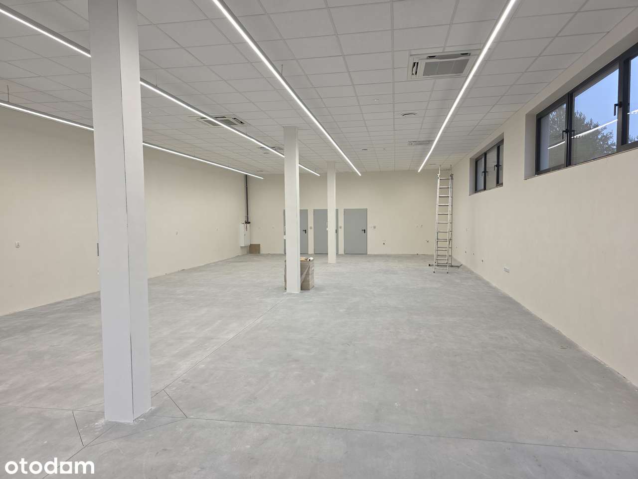 Lokal handlowo-usługowy z możliwością adaptacji na salon samochodowy. - Pełny obrazek: 4/15