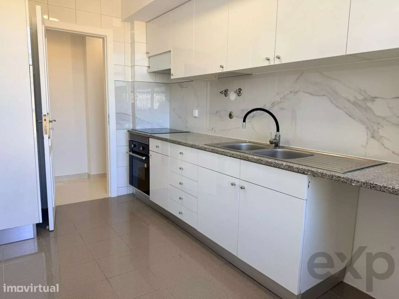 Apartamento T3 Feijó, Almada remodelado-1