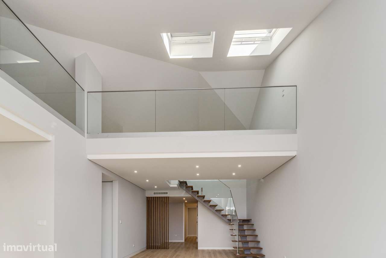 APARTAMENTO T3+1 DUPLEX CENTRO CARCAVELOS - Grande imagem: 4/43