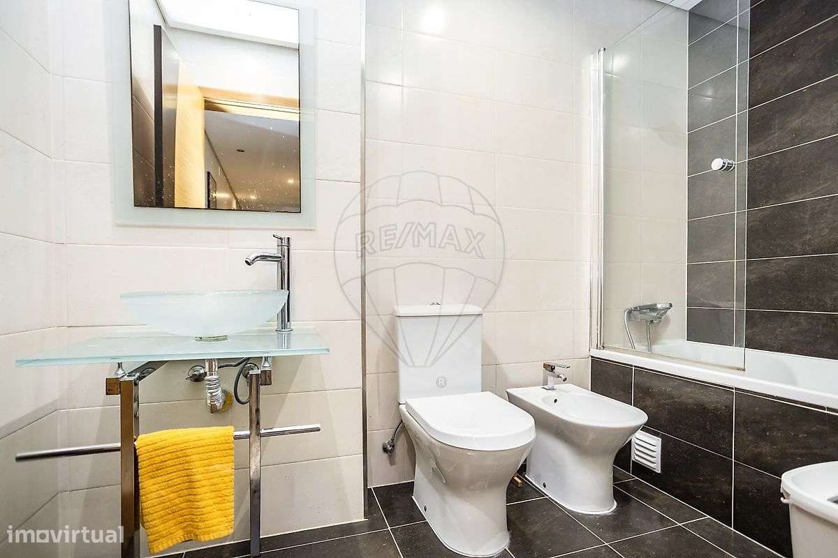 Apartamento T3 com box e varanda para Venda-19