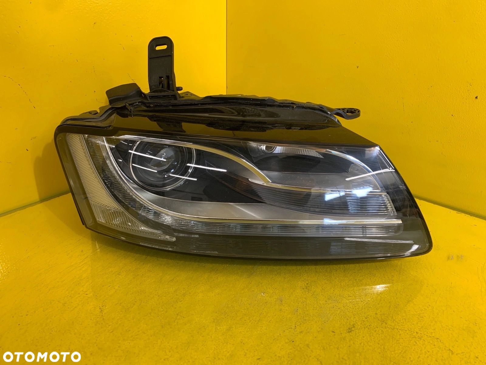 LAMPA PRAWA AUDI A5 8T XENON NIESKRĘTNY 8T0941004AK - 1