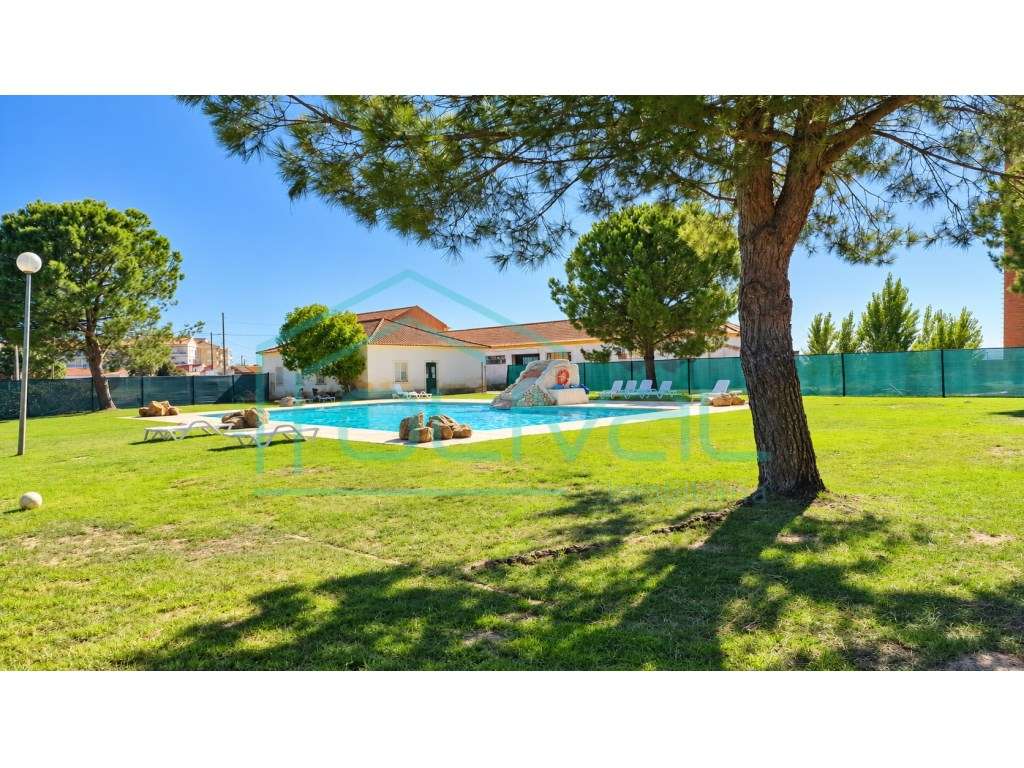 Apartamento T3 em Condomínio Privado com Piscina-15