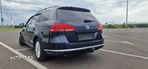 Volkswagen Passat Variant 2.0 TDI Blue TDI Highline - 9