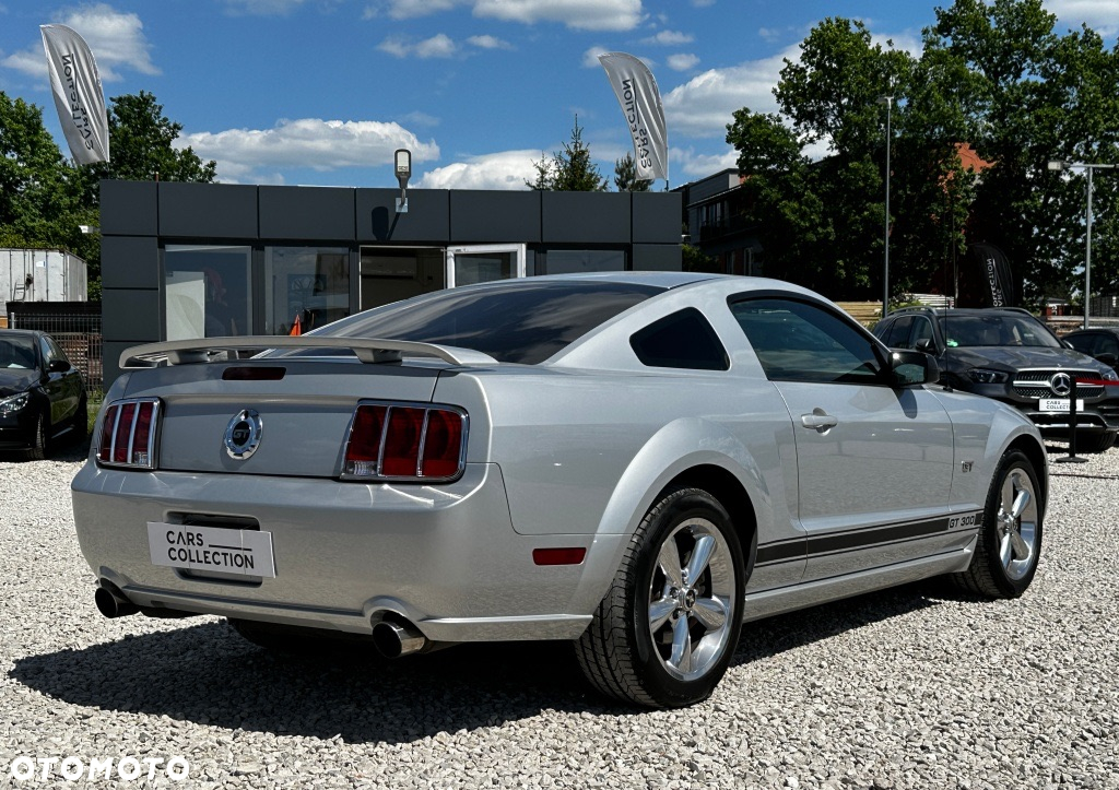 Ford Mustang - 4