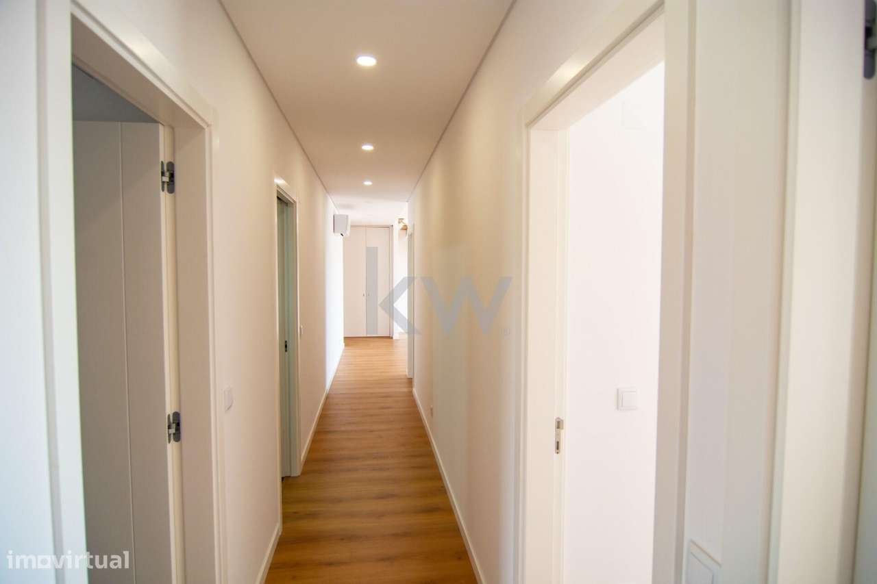 Luxo Raro nas Colinas do Cruzeiro – T3+1 com Mega Box e Terraço Privad-19