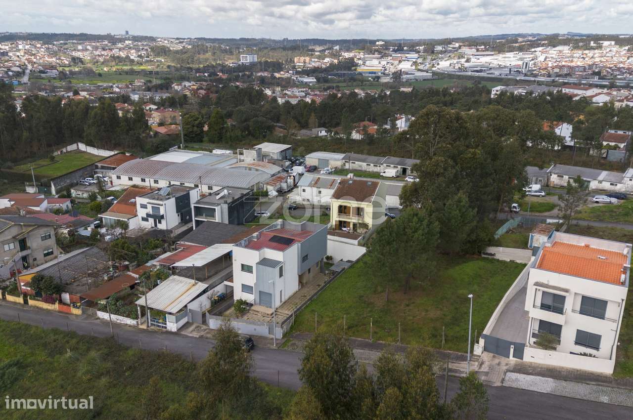 Lote de terreno para moradia 3 frentes - Alfena (285m²) - Grande imagem: 2/15