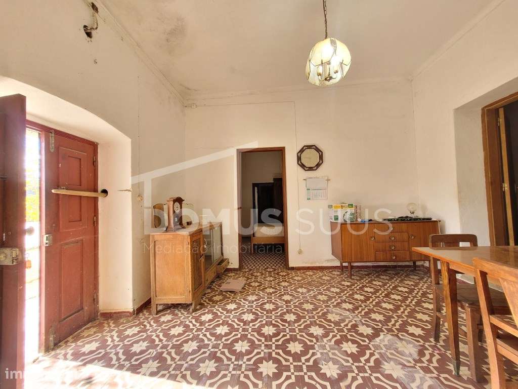 Moradia térrea localizada em zona calma-4