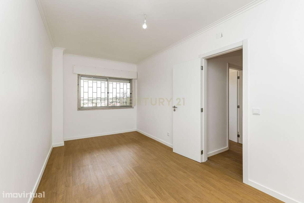 Apartamento T3 Renovado com espaço exterior.-19