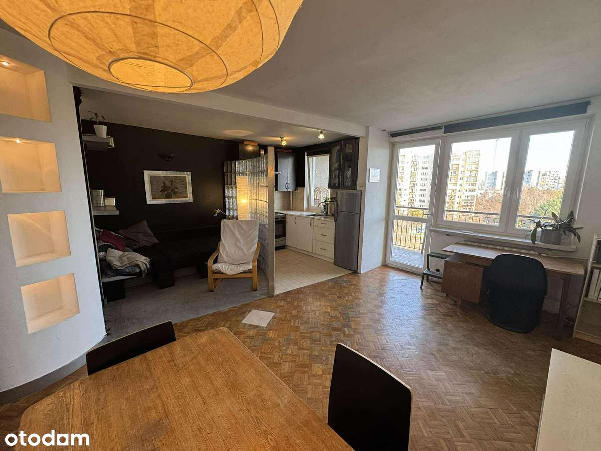 Trzy pokoje z dużym balkonem-0