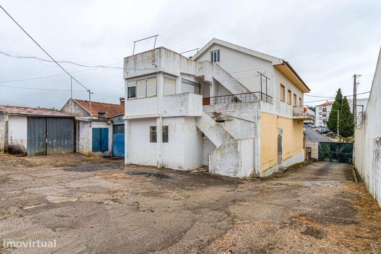 Moradia T3 c/ lote de 2393m2 em Caneças-25