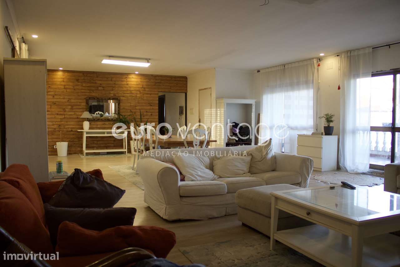 Propriedade Única – T6 + T2 com Piscina e Potencial Ilimitado - Grande imagem: 2/49