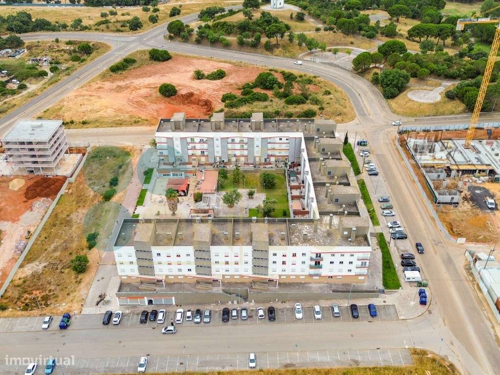 Apartamento T2 com elevador, parqueamento e arrecadação nas Manteig...-41